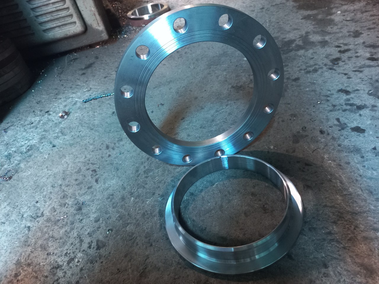 Swivel neck steel flange